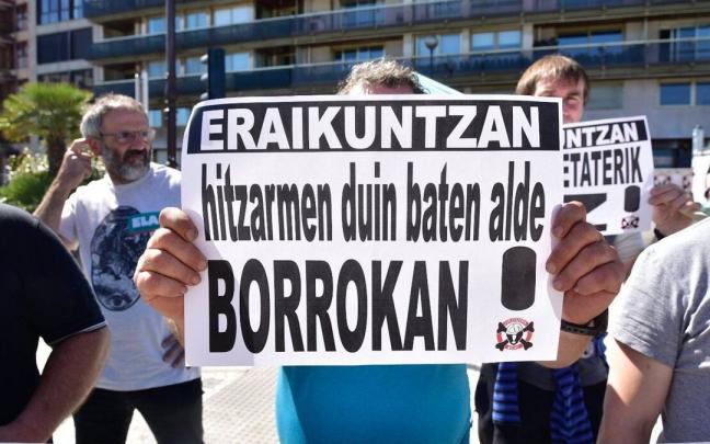 Concentración ayer de la Construcción de Gipuzkoa.