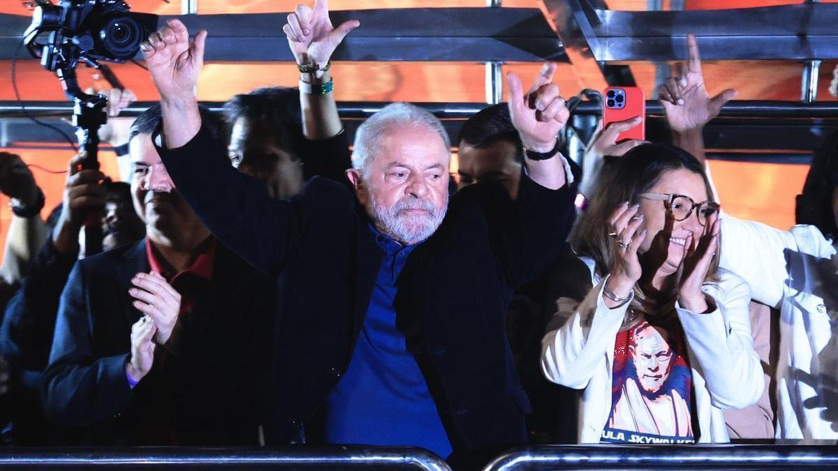 Lula da Silva se dirige a sus seguidores tras conocer el resultado electoral