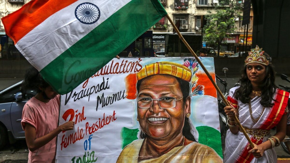 Retrato de la presidenta electa Droupadi Murmu.