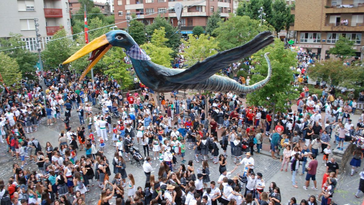 Ambiente tras la bajada de Iguarrako que marca el inicio de las fiestas de La Asunción y San Roque en 2019