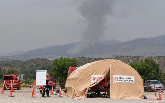 Dispositivo de los Bombers de la Generalitat en las inmediaciones de Artesa de Segre.