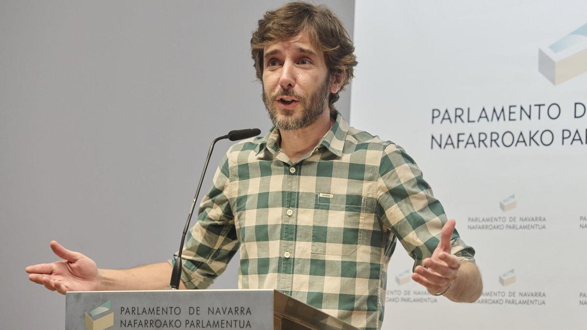 Mikel Buil durante una intervención en el Parlamento de Navarra.