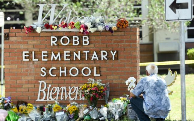 Fachada del colegio de Uvalde en el que fueron asesinados 19 niños y dos profesoras. Fachada del colegio de Uvalde en el que fueron asesinados 19 niños y dos profesoras.