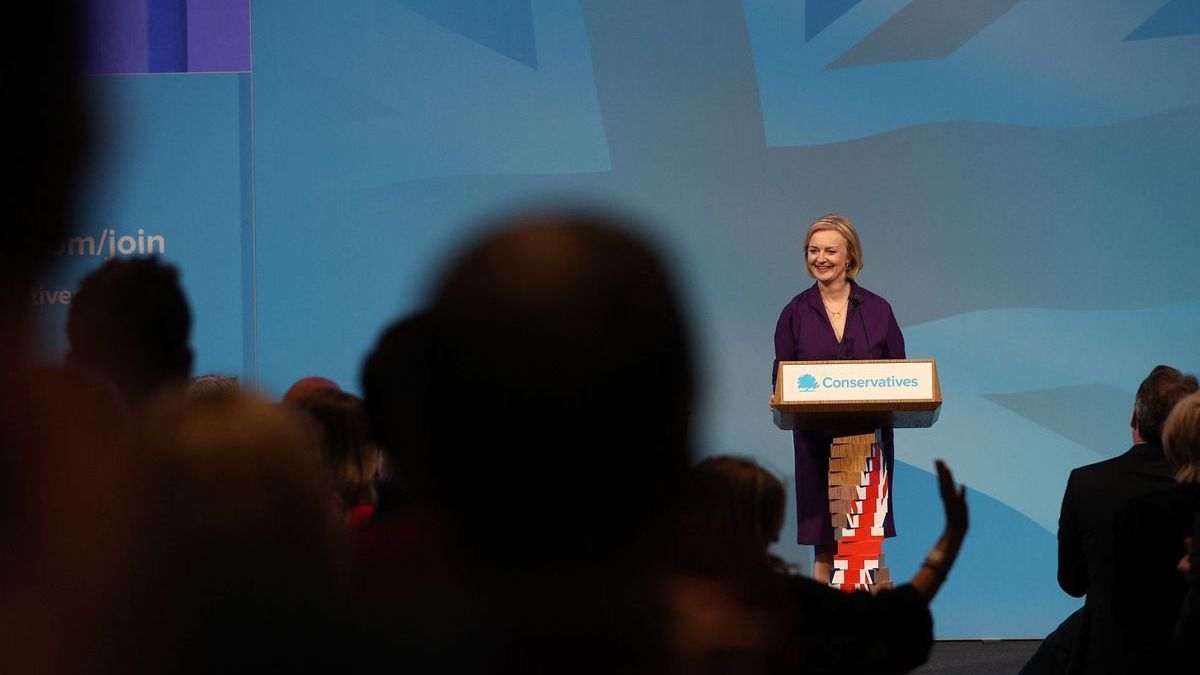 Liz Truss se dirige a los miembros de su partido tras que a proclamen vencodora.