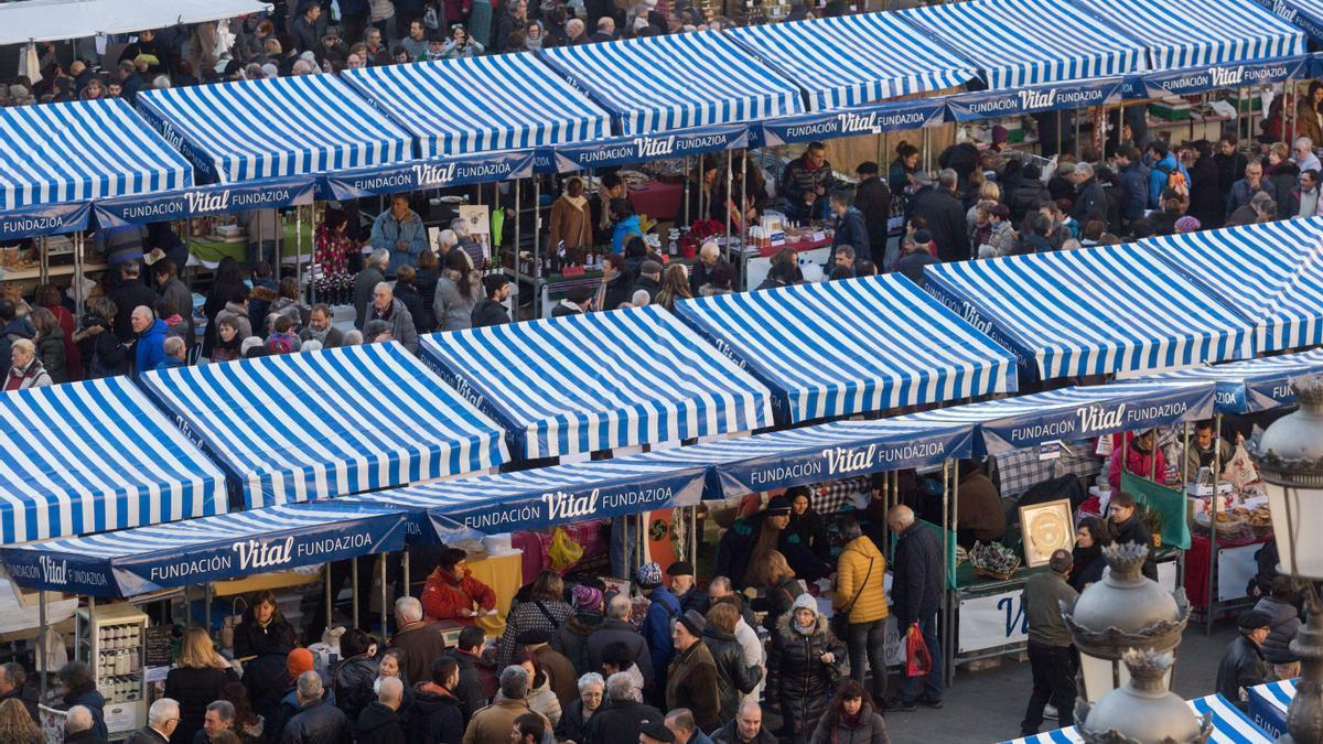 Panorámica del Mercado de Navidad de Gasteiz.