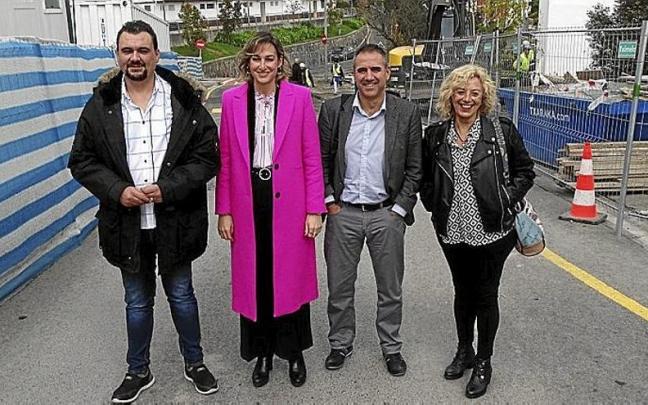 El edil Aritz Murua, Ubarretxena, de los Toyos y Matilde Mart&iacute;n (alcaldesa ped&aacute;nea de Santa Marina).