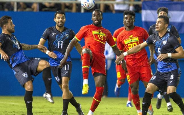 Iñaki Williams intenta controlar el balón ante Nicaragua. Iñaki Williams intenta controlar el balón ante Nicaragua.