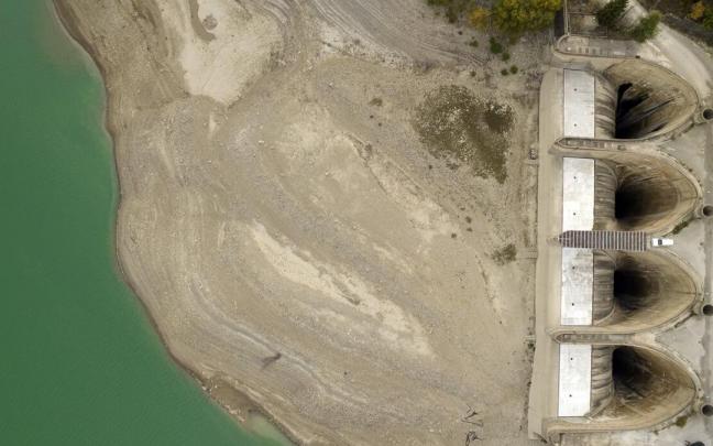 Imagen de archivo delembalse de Yesa, en mínimos históricos