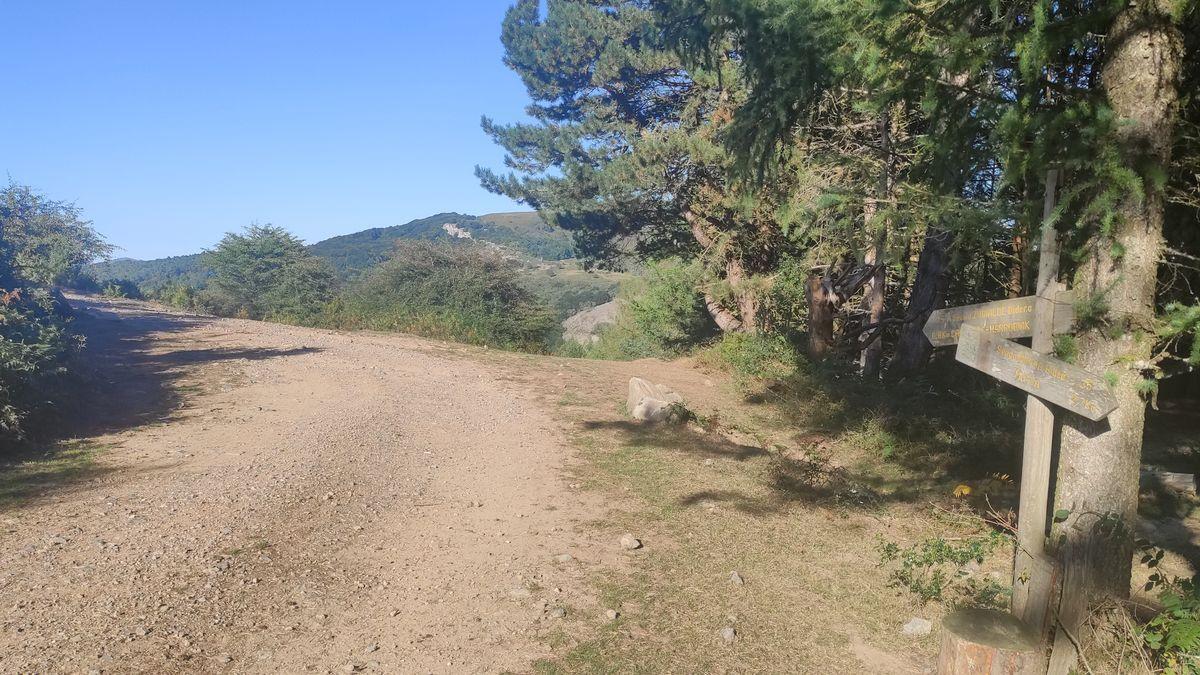 Segundo poste de madera / Cruce con el camino de las canteras