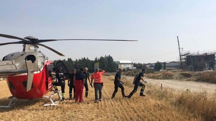 Momento del traslado del herido en helicóptero