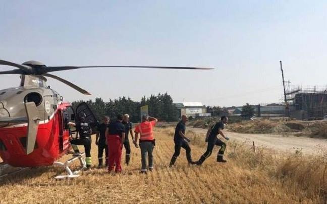 Momento del traslado del herido en helicóptero Momento del traslado del herido en helicóptero