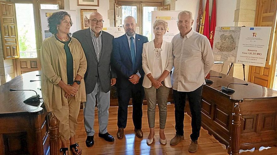 Itziar Gómez, Francisco Rodríguez, Jose Luis Aristi, Yolanda González y Jesús Mª Chasco, ayer en Viana.