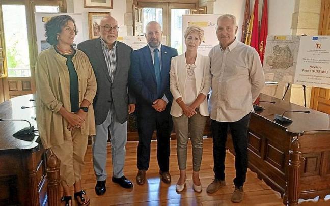 Itziar Gómez, Francisco Rodríguez, Jose Luis Aristi, Yolanda González y Jesús Mª Chasco, ayer en Viana.