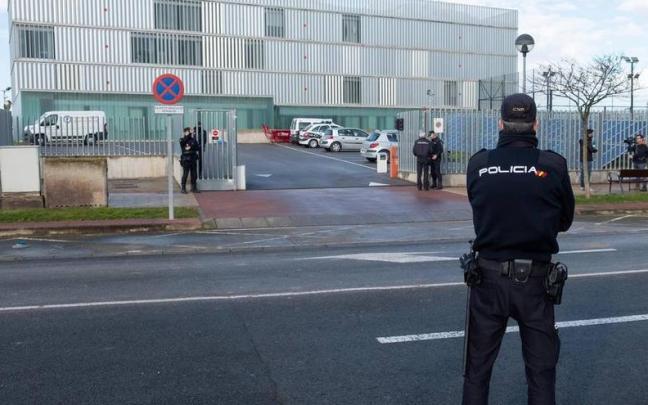 Agentes de Policía en la Jefatura Superior de La Rioja.