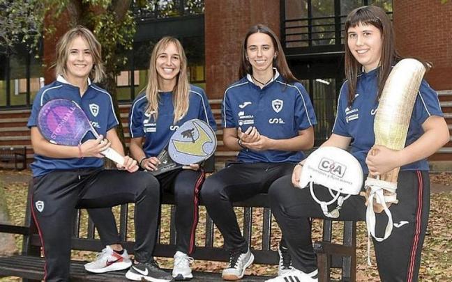 Ane Ibáñez, Nagore Martín, Leire Garai y Maite Ortiz de Mendibil.