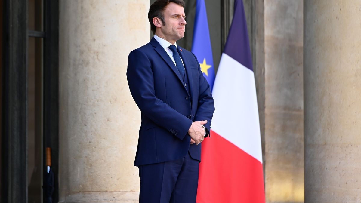 Macron.