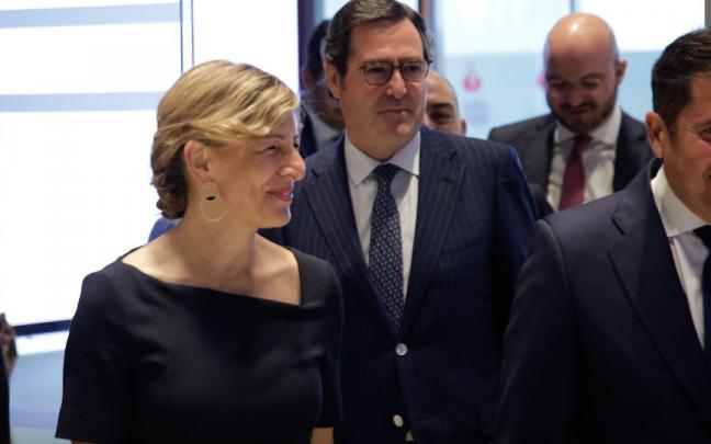 La vicepresidenta segunda del Gobierno y ministra de Trabajo y Economía Social, Yolanda Díaz y el presidente de la CEOE, Antonio Garamendi. La vicepresidenta segunda del Gobierno y ministra de Trabajo y Economía Social, Yolanda Díaz y el presidente de la CEOE, Antonio Garamendi.