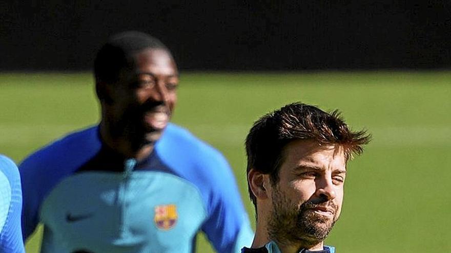 Gerard Piqué, en el entrenamiento de ayer en el Camp Nou. | FOTO: EFE