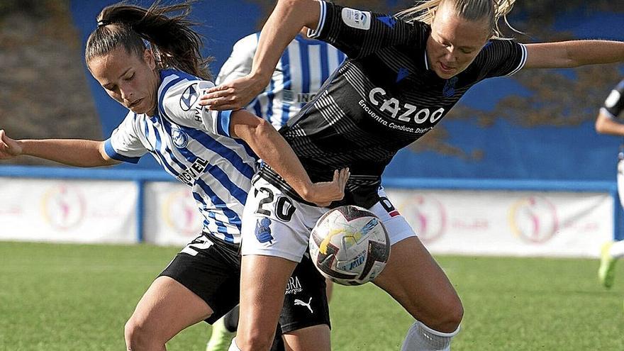 Gara disputa un balón durante el último derbi entre las Gloriosas y la Real Sociedad.