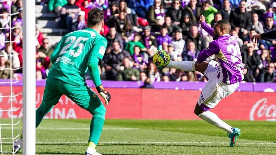 Larin marcó de este modo el definitivo 1-0 ante el Valencia, el pasado domingo en el Nuevo Zorrilla.