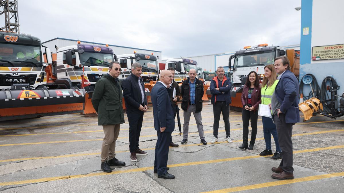 El consejero Ciriza, en su visita al Centro de Conservación de Pamplona.