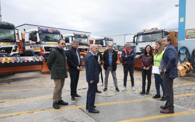 El consejero Ciriza, en su visita al Centro de Conservación de Pamplona.
