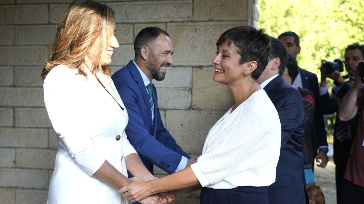 La consejera vasca de Autogobierno, Olatz Garamendi y la ministra de Política Territorial, Isabel Rodríguez.