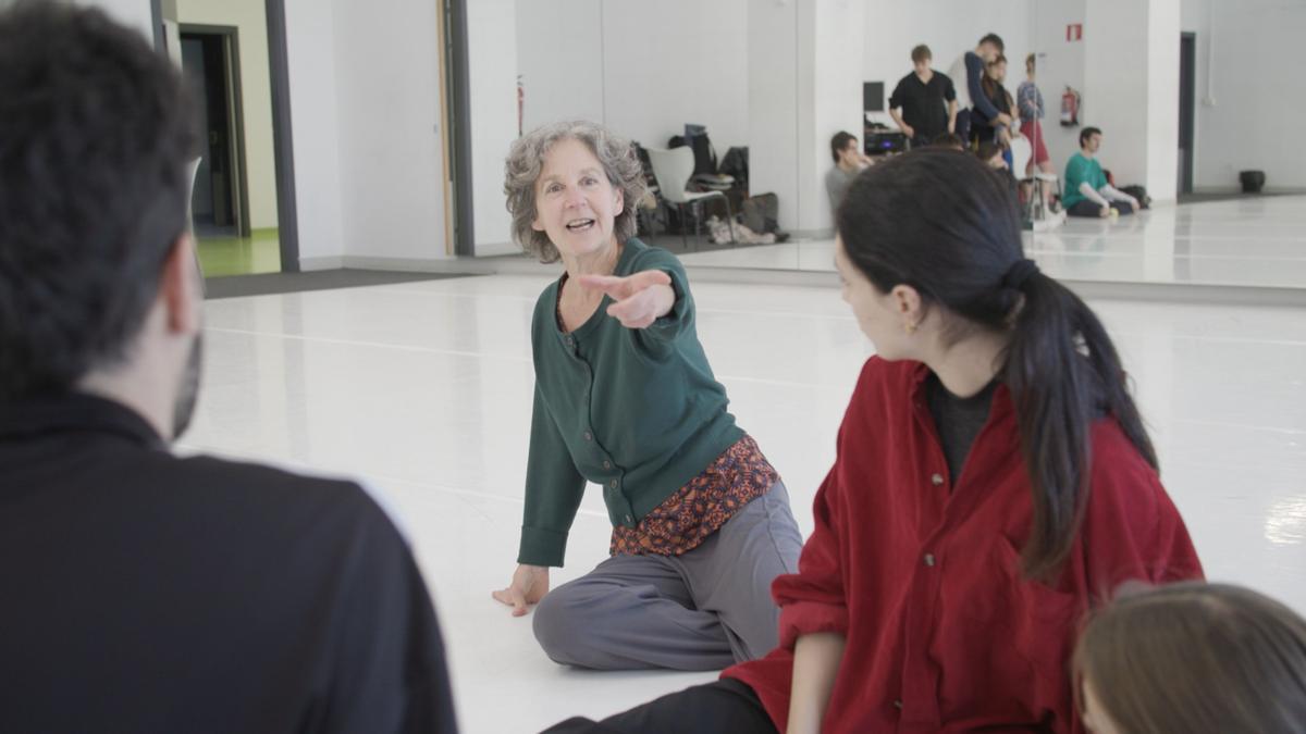 Becky Siegel ha dado forma, orden y composición a las ideas que iban gestando las/os bailarinas/es.