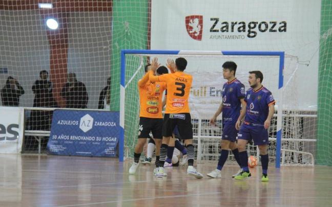 Los jugadores del Aspil celebran uno de los goles. Los jugadores del Aspil celebran uno de los goles.