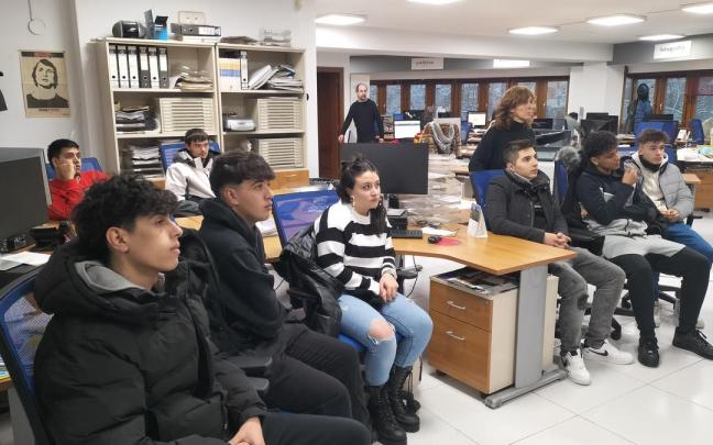 Los alumnos de 2° de Mecánica de EPA El Carmen han visitado la redacción de DNA Los alumnos de 2° de Mecánica de EPA El Carmen han visitado la redacción de DNA