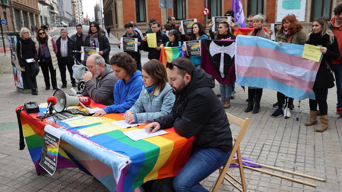 Iván Garde (miembro de Kattalingorri), Maitane Unzu (miembro de Naizen), Saioa Petrizan (trabajadora de Kattalingorri) y Mikel Abaurrea (trabajador de Kattalingune).