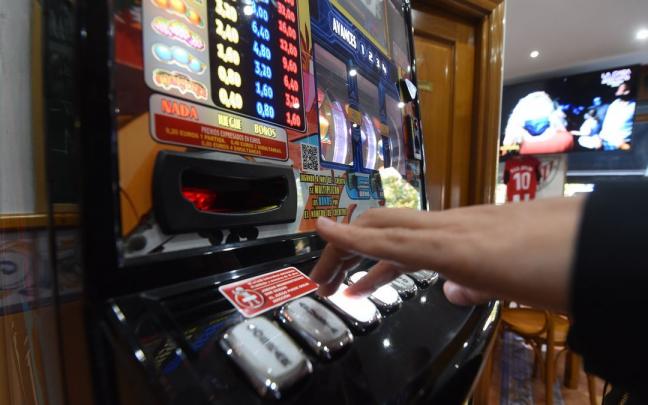 El Gobierno vasco publica una guía para prevenir "el juego de riesgo" entre los jóvenes El Gobierno vasco publica una guía para prevenir "el juego de riesgo" entre los jóvenes