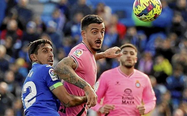 Joselu supera a Damián. Joselu supera a Damián.