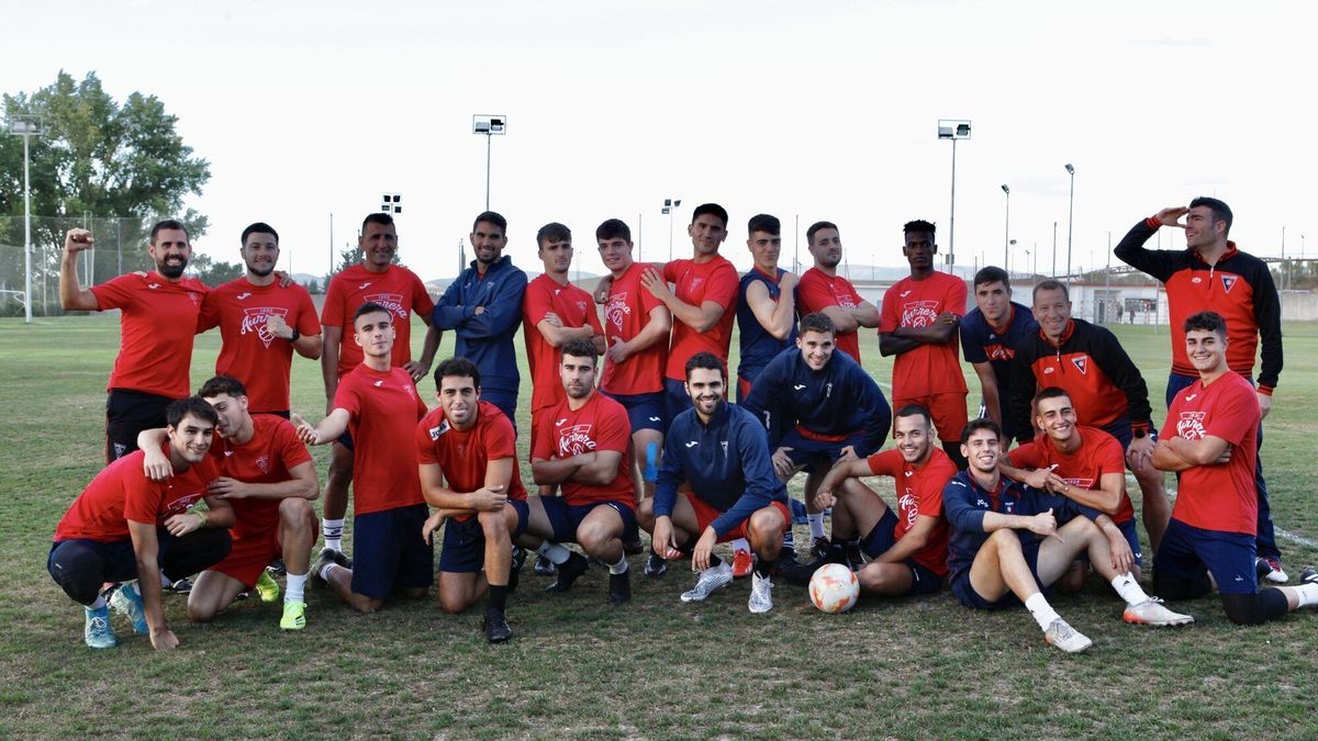 Los jugadores del Aurrera de Vitoria posan antes de un entrenamiento durante esta pretemporada