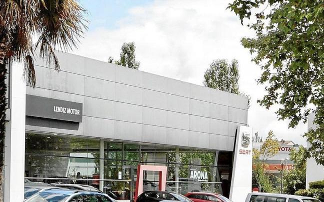 Automóviles estacionados fuera de un concesionario de la ciudad. | FOTO: PILAR BARCO Automóviles estacionados fuera de un concesionario de la ciudad. | FOTO: PILAR BARCO