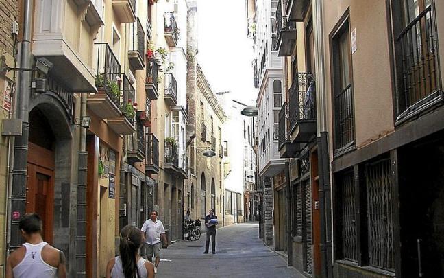 De entre las actuaciones municipales, los vitorianos priorizan la rehabilitación de los barrios del Casco Viejo, Zaramaga y Coronación. | FOTO: DNA