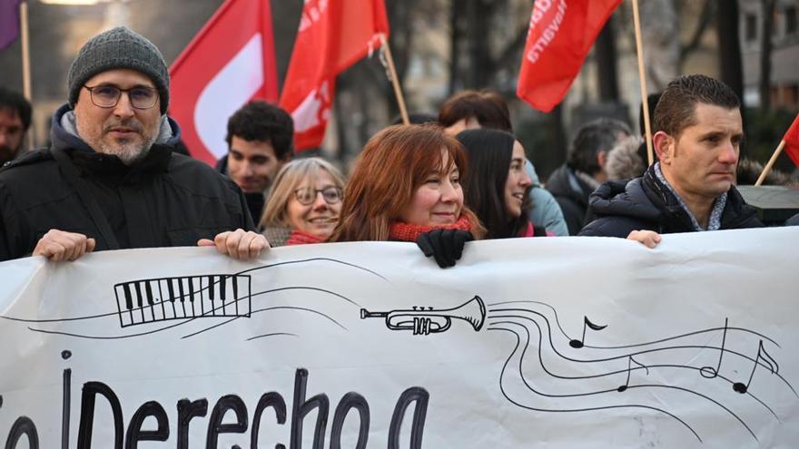 Concentración de este jueves frente al Parlamento de Navarra.