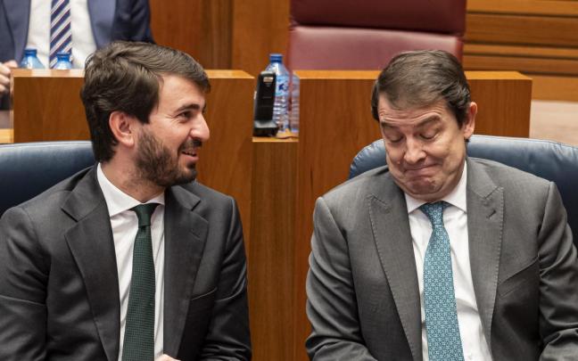 El vicepresidente de la Junta, Juan García-Gallardo, y el presidente de la Junta de Castilla y León, Alfonso Fernández Mañueco. El vicepresidente de la Junta, Juan García-Gallardo, y el presidente de la Junta de Castilla y León, Alfonso Fernández Mañueco.