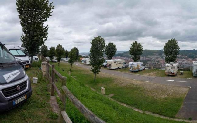 Imagen de archivo del parking de autocaravanas de Kobetamendi Imagen de archivo del parking de autocaravanas de Kobetamendi