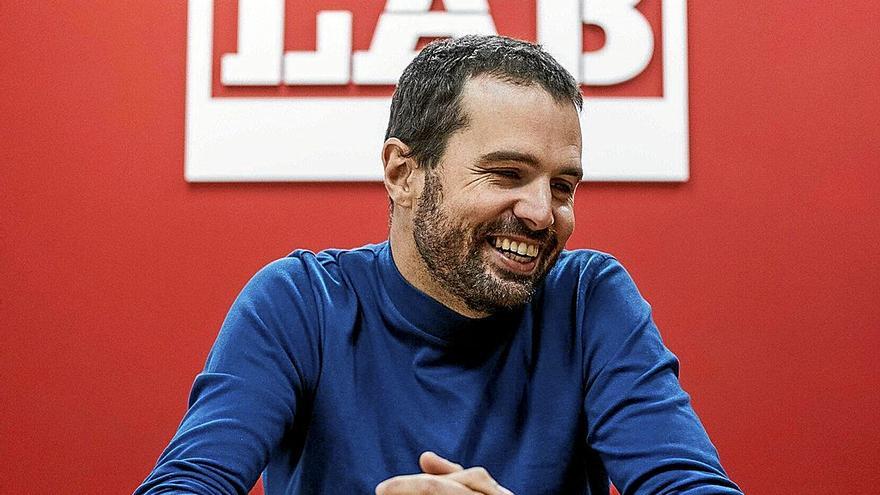 Igor Arroyo, en la sede de LAB en Pamplona.