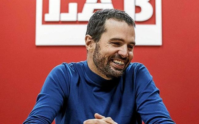 Igor Arroyo, en la sede de LAB en Pamplona.