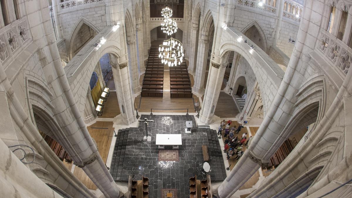 Catedral Santa María por dentro a vista de pájaro.