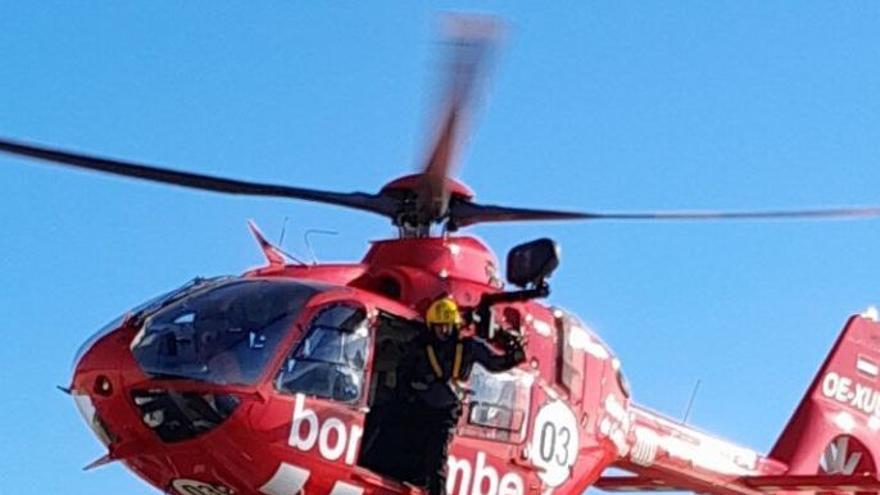 Imagen de un helicóptero de los Bomberos de la Generalitat