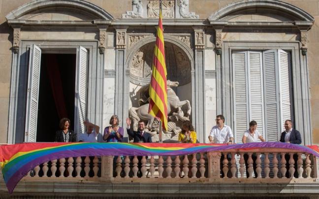 Bandera LGTBIQ+ en la Generalitat de Catalunya. Bandera LGTBIQ+ en la Generalitat de Catalunya.