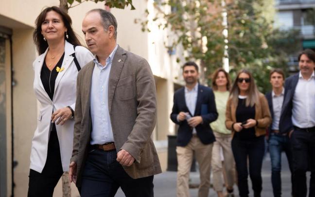 Borràs y Turull, ayer lunes a su llegada a la sede de Junts en Barcelona para celebrar la reunión de la Ejecutiva. Borràs y Turull, ayer lunes a su llegada a la sede de Junts en Barcelona para celebrar la reunión de la Ejecutiva.