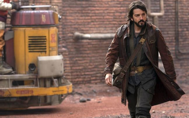 El actor Diego Luna en la nueva serie del universo ‘Star Wars’, ‘Andor’.