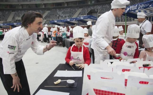 Niños participando en la actividad infantil "Miniature Kids" del Congreso "Miniature Pintxos"