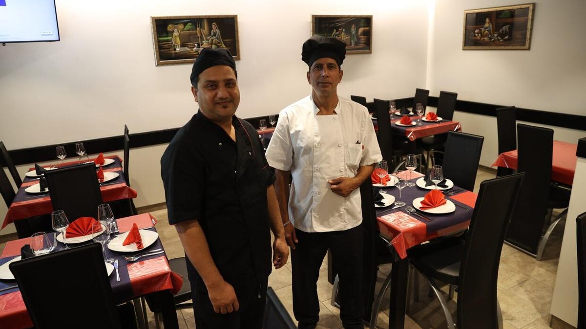 Interior del restaurante indio New Kashmir de Iturrama.