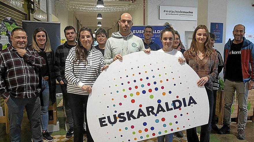 Miembros de Euskaltzaleen Topagunea y Errigora se reúnen en Geltoki.