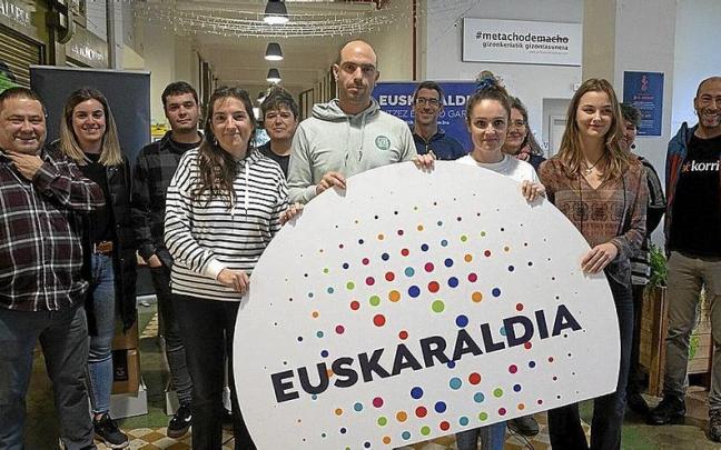 Miembros de Euskaltzaleen Topagunea y Errigora se reúnen en Geltoki.